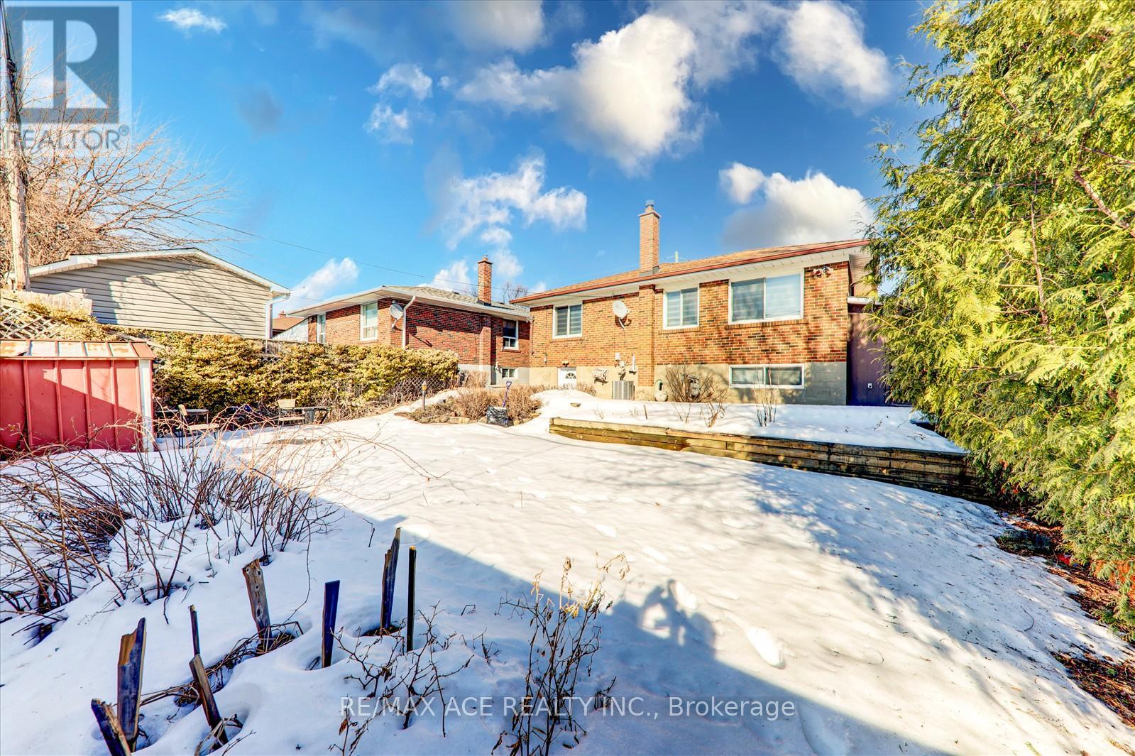 16 Roseglor Crescent, Toronto, Ontario  M1P 3T6 - Photo 34 - E12140416