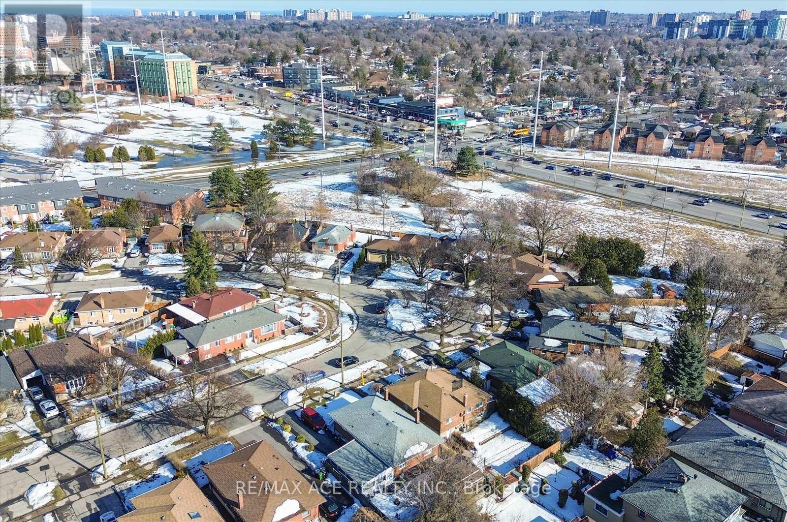 16 Roseglor Crescent, Toronto, Ontario  M1P 3T6 - Photo 37 - E12140416