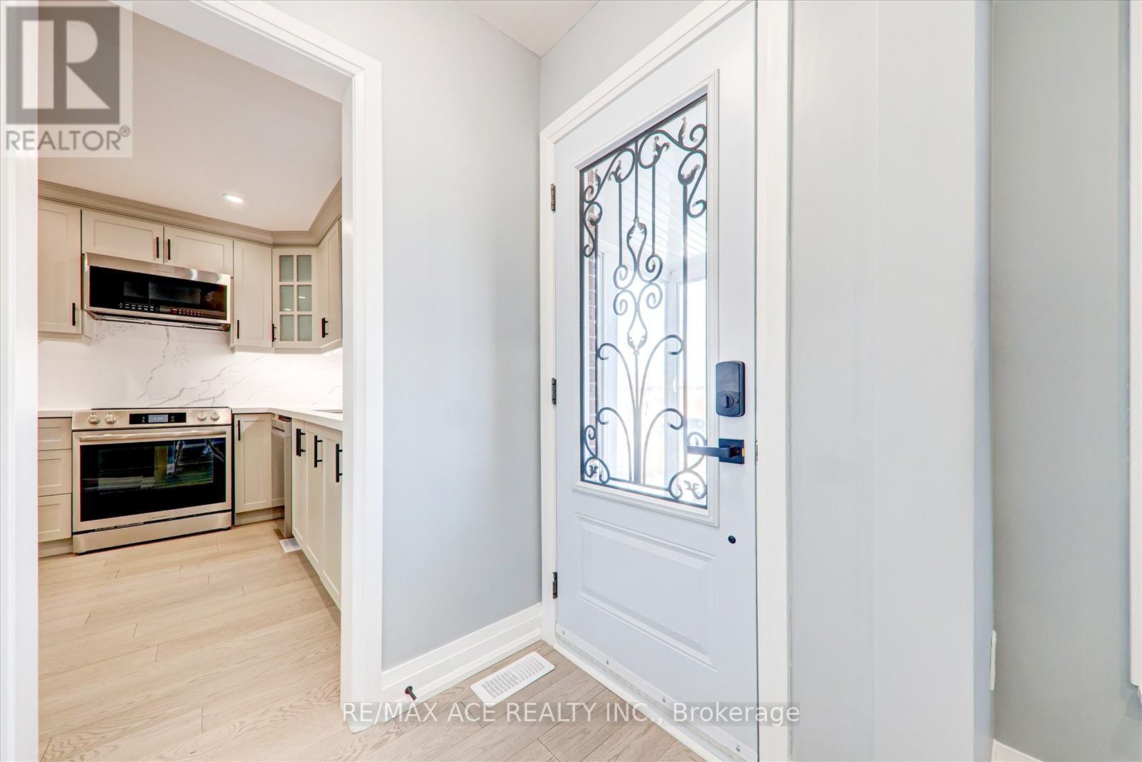 16 Roseglor Crescent, Toronto, Ontario  M1P 3T6 - Photo 6 - E12140416