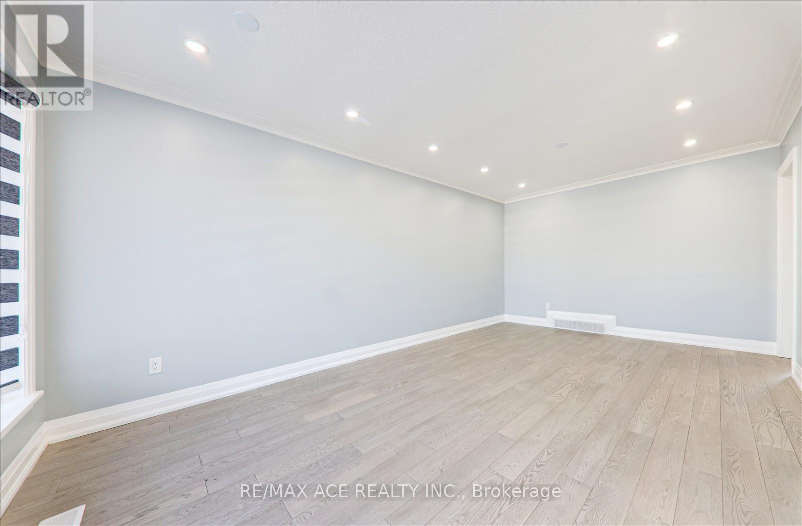 16 Roseglor Crescent, Toronto, Ontario  M1P 3T6 - Photo 7 - E12140416