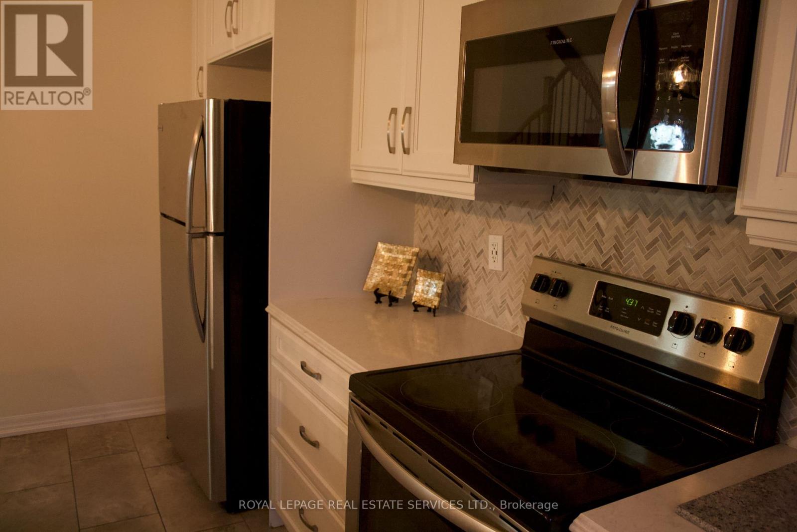 3326 Carding Mill Trail, Oakville, Ontario  L6M 1R7 - Photo 19 - W12140420