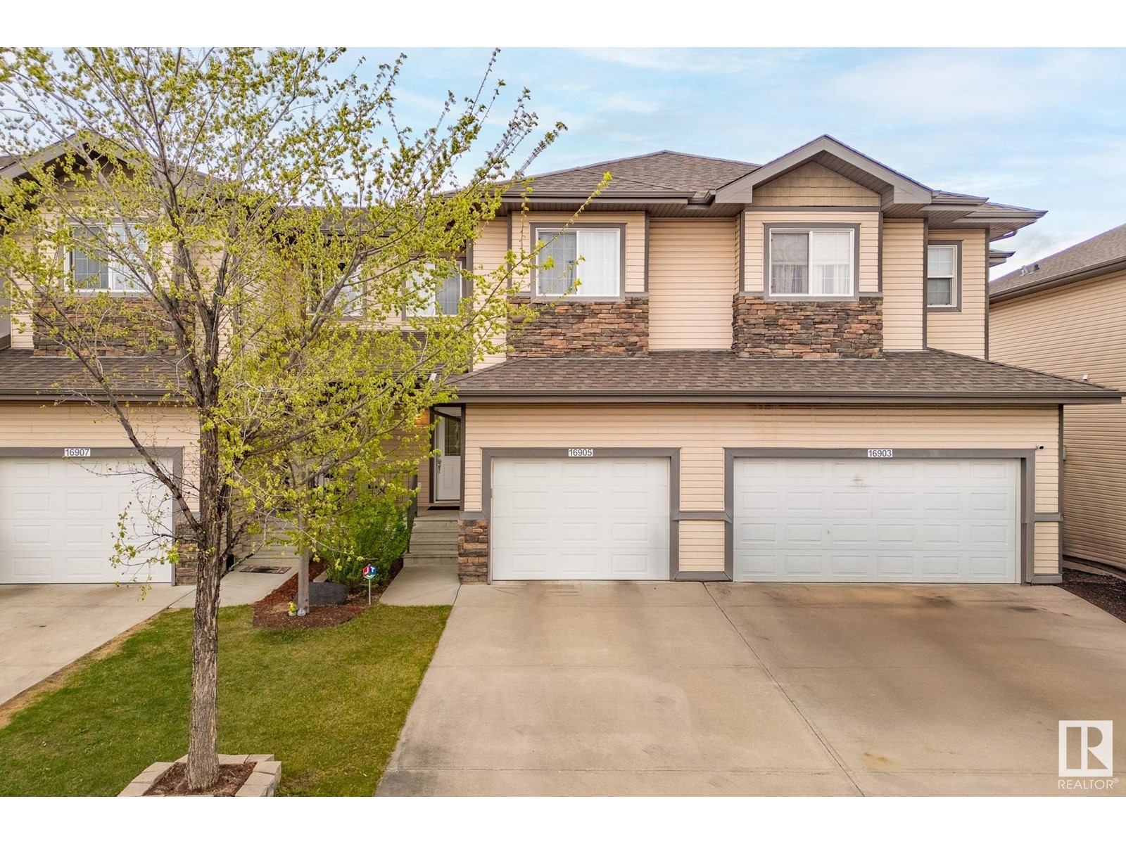 Property at 16905 55 ST NW image 1