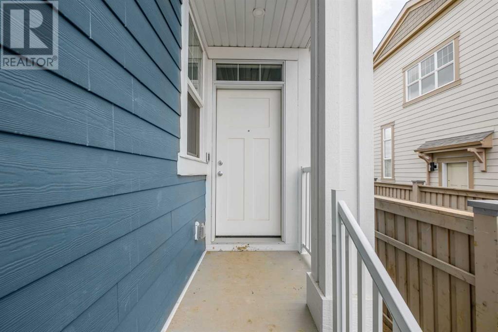 Property at 324 Magnolia Crescent SE image 2