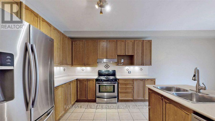 64 Melbourne Drive, Richmond Hill, Ontario  L3Z 1M2 - Photo 8 - N12140434
