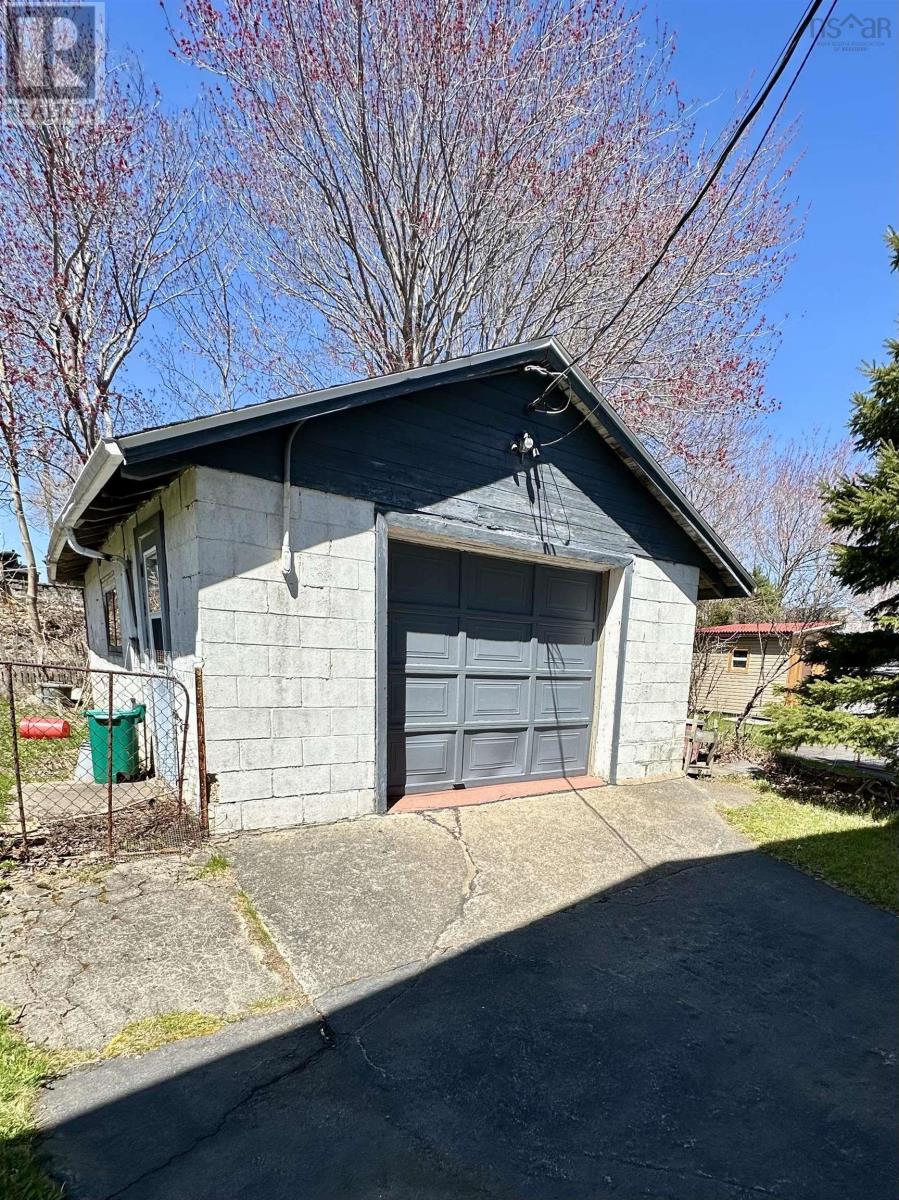 Property at 111 Rosedale Avenue image 3