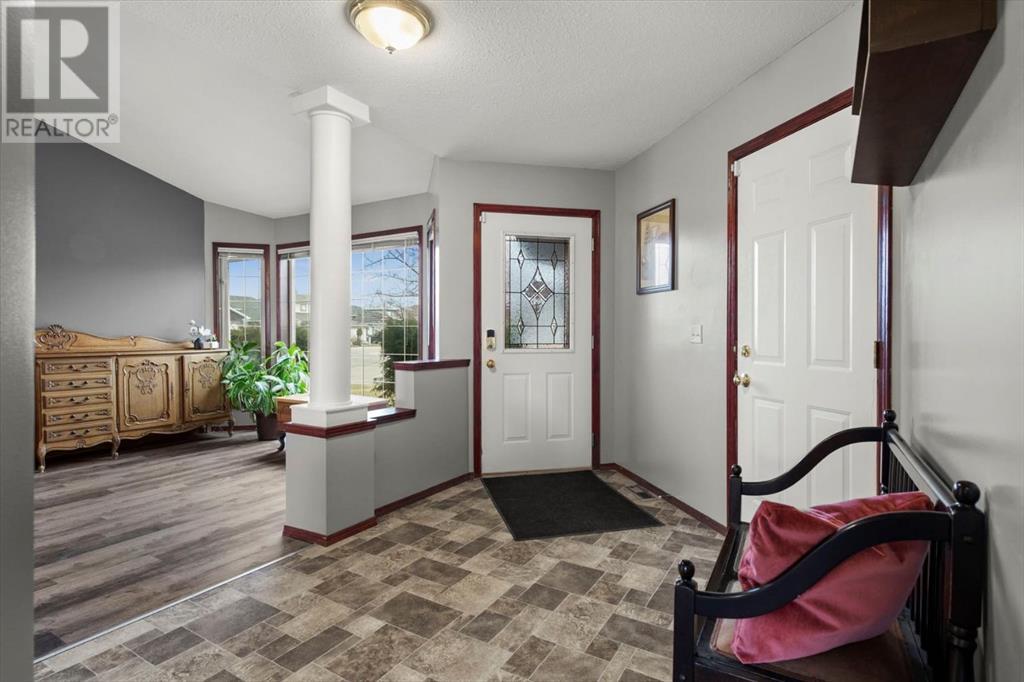 1412 Meadowbrook Drive Se, Airdrie, Alberta  T4A 2B4 - Photo 3 - A2213410