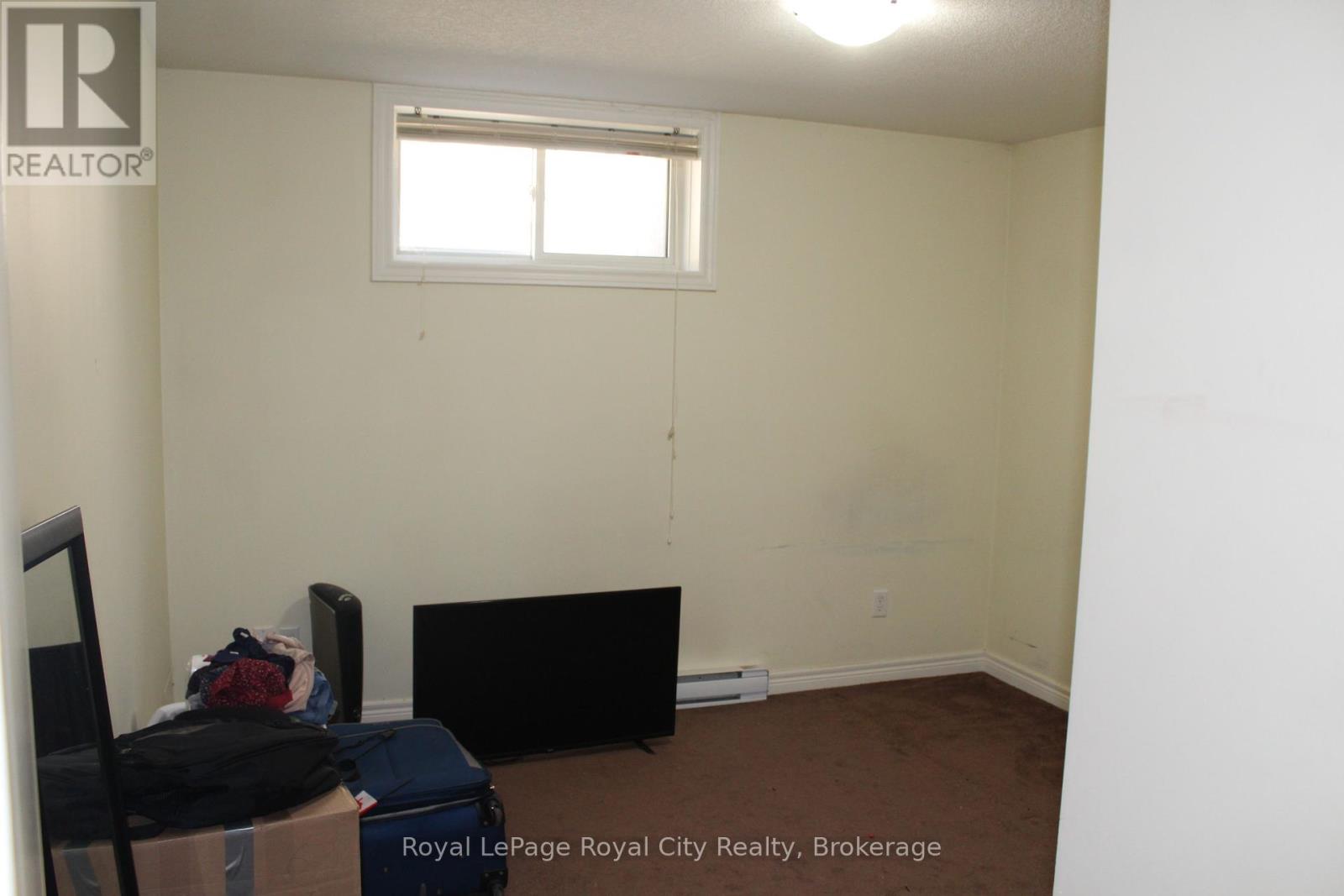 Lower Unit - 74 Bard Boulevard, Guelph, Ontario N1L 0E3 - Photo 10 - X12133888