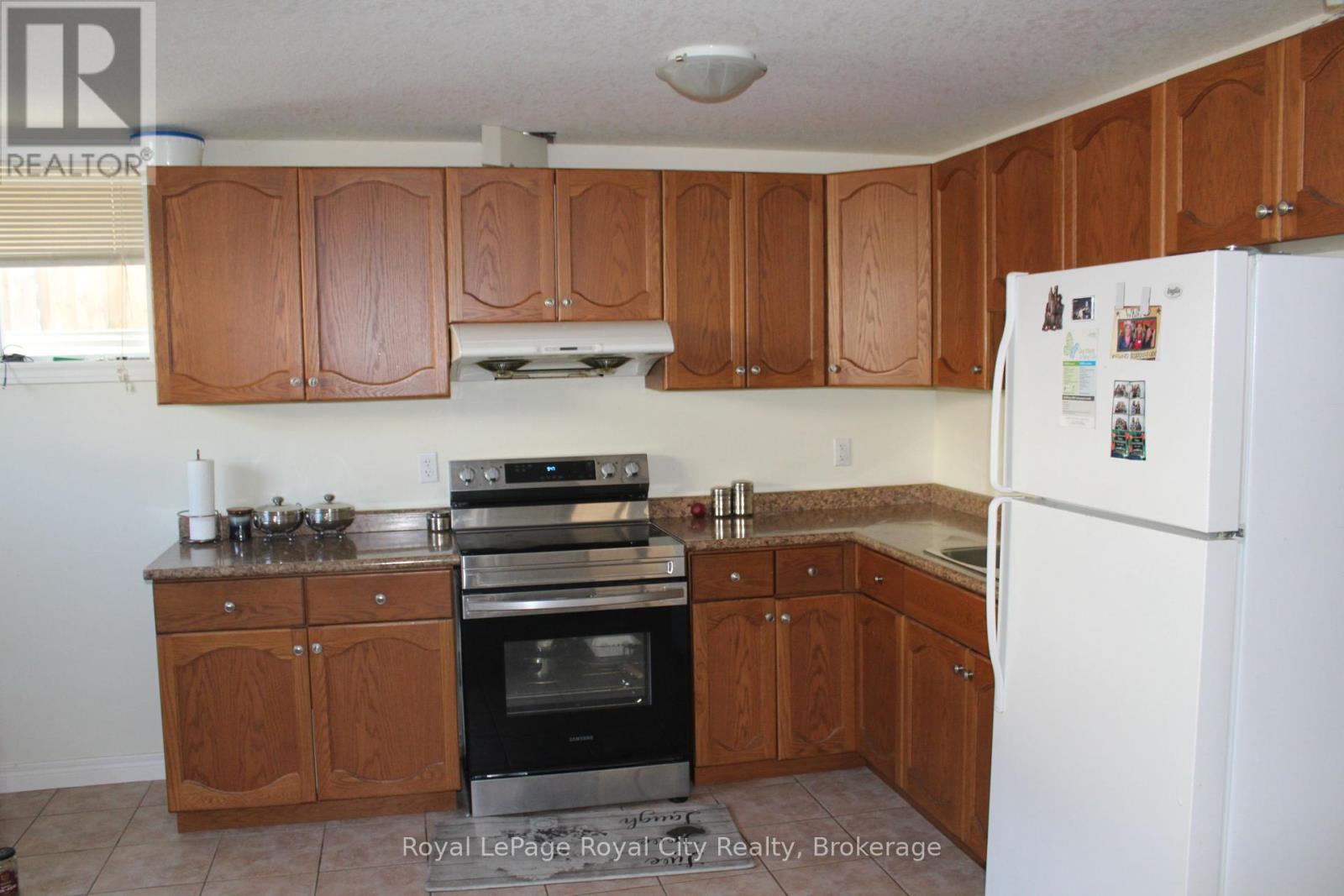 Lower Unit - 74 Bard Boulevard, Guelph, Ontario N1L 0E3 - Photo 5 - X12133888