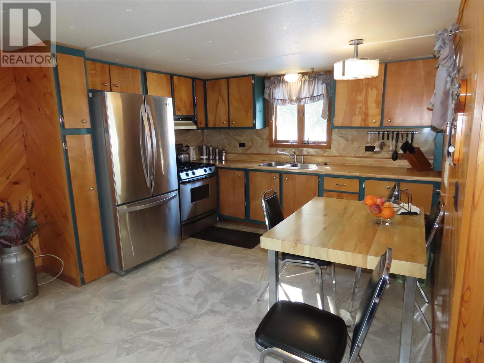 Property at 16 Ski Hill image 4