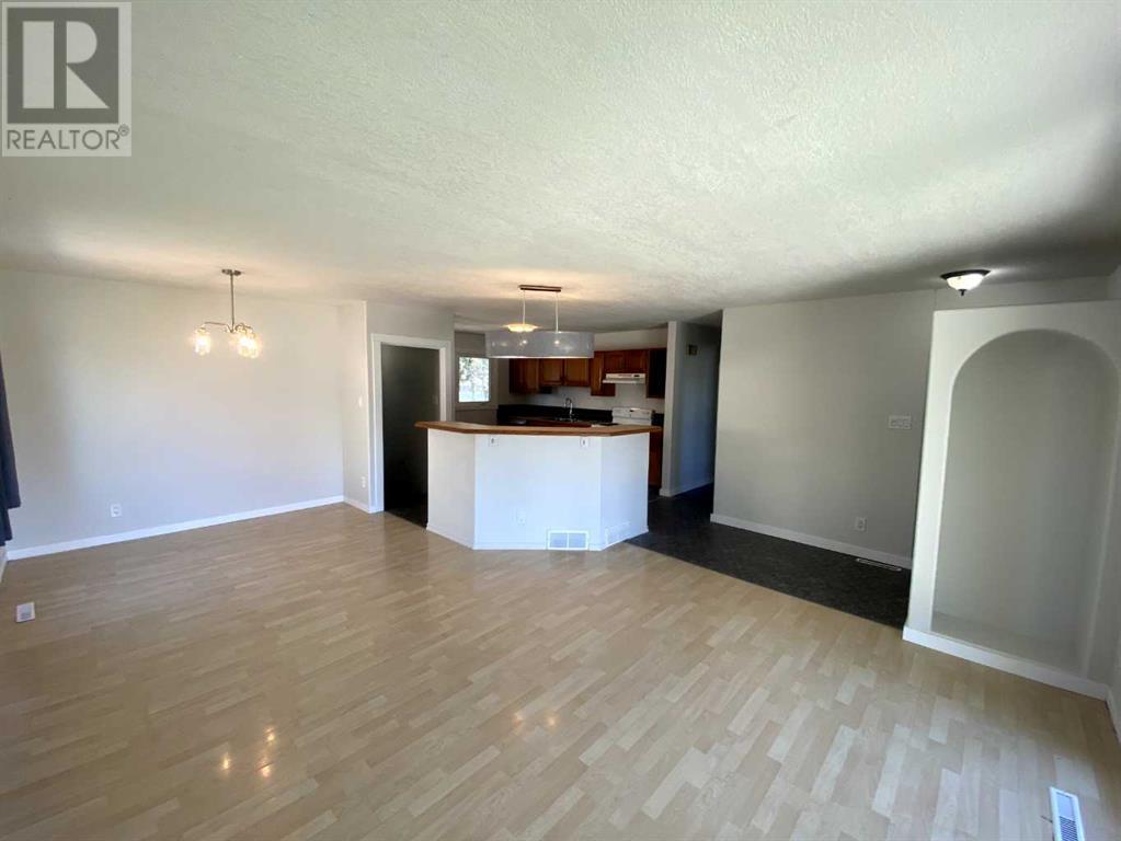 Property at 719 23 Street N image 5