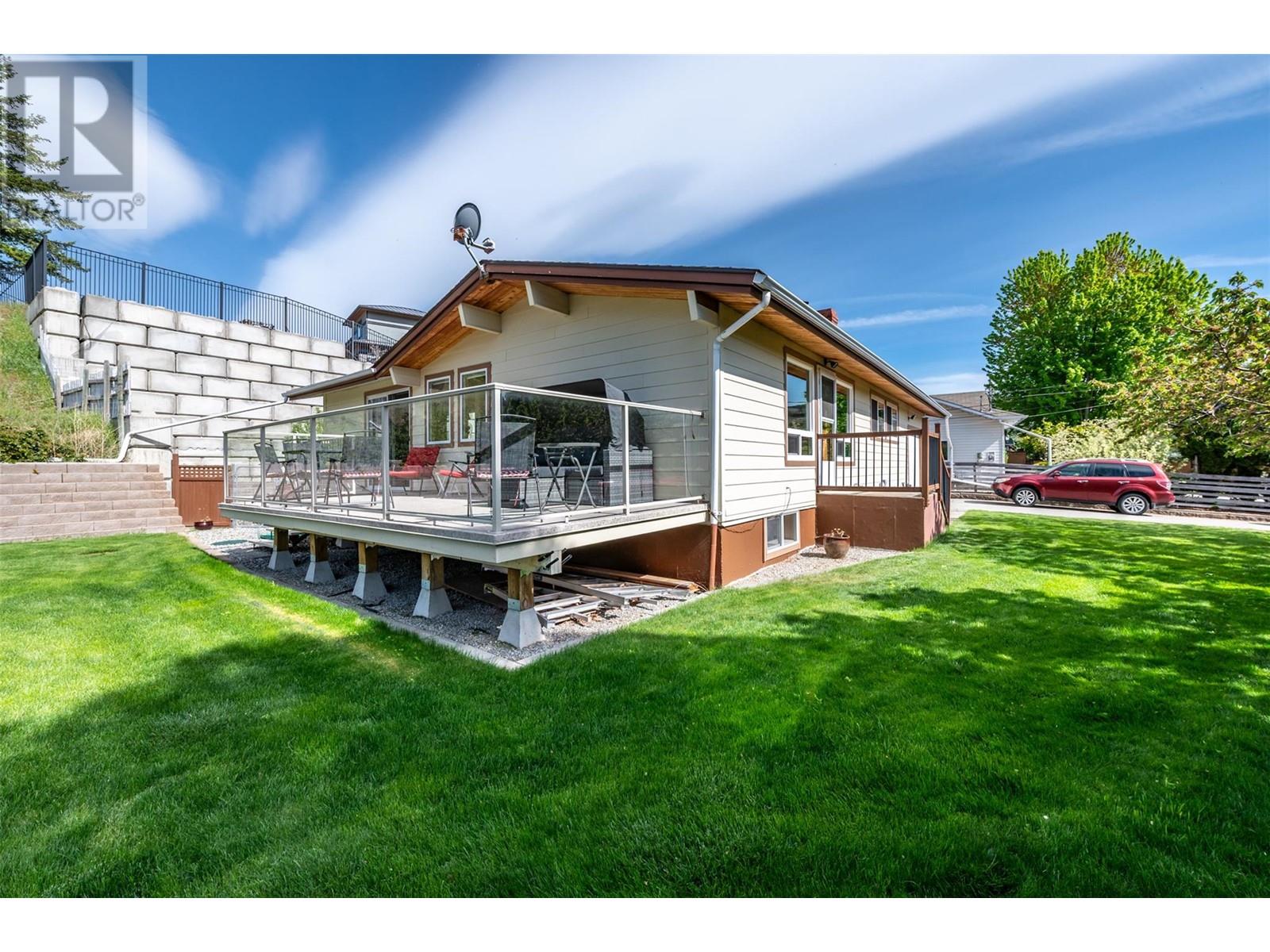 Property at 331 Juniper Avenue image 3