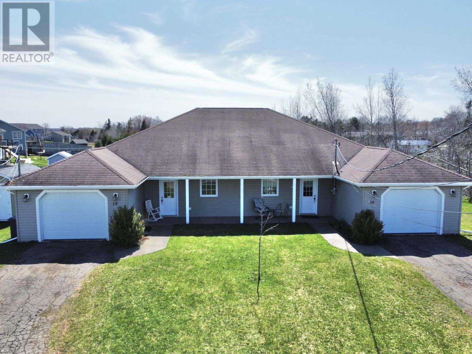 18-20 Parkview Court, Cornwall, Prince Edward Island  C0A 1H8 - Photo 1 - 202510290