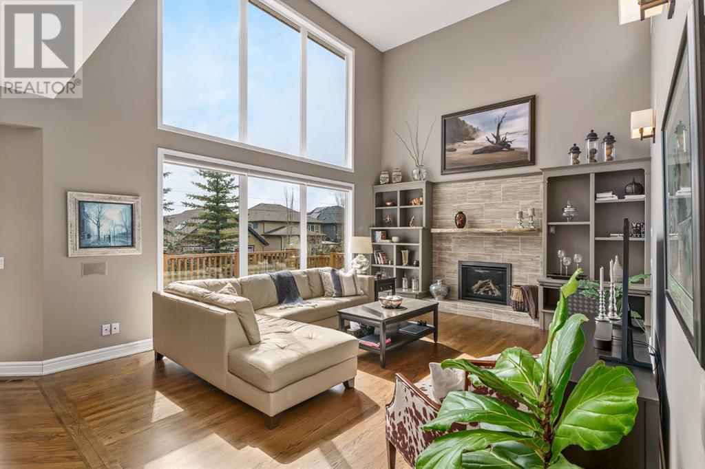 Property at 630 Riverview Place SE image 3