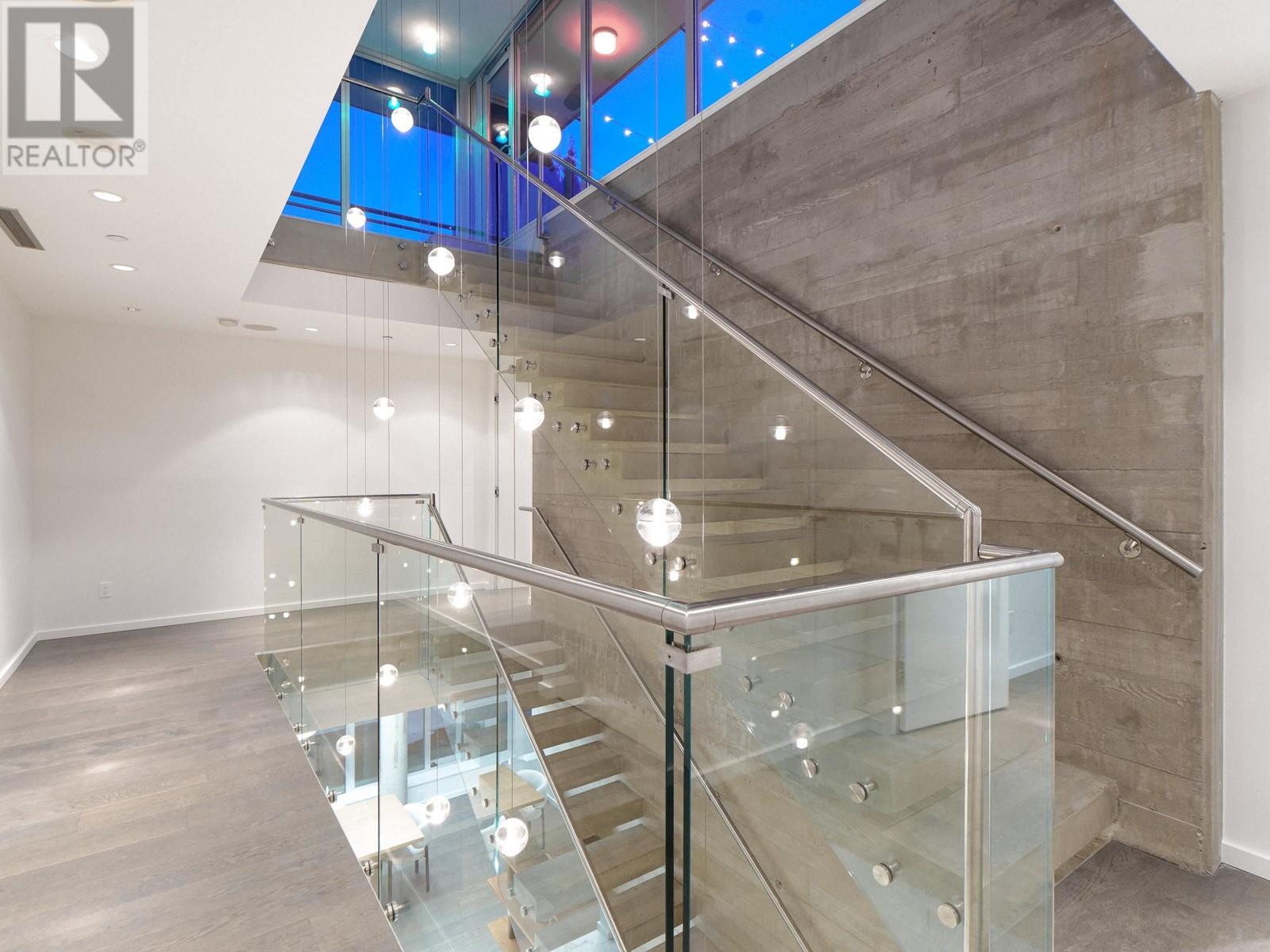 801 221 UNION STREET, Vancouver, British Columbia