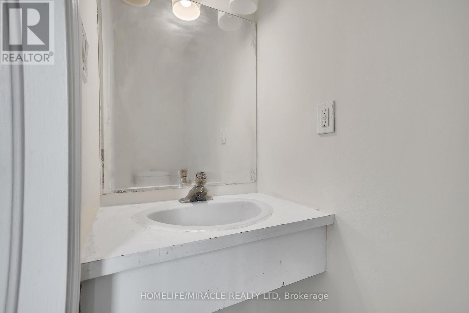 35 Bridge Street W, Belleville, Ontario  K8P 1H9 - Photo 15 - X12139426