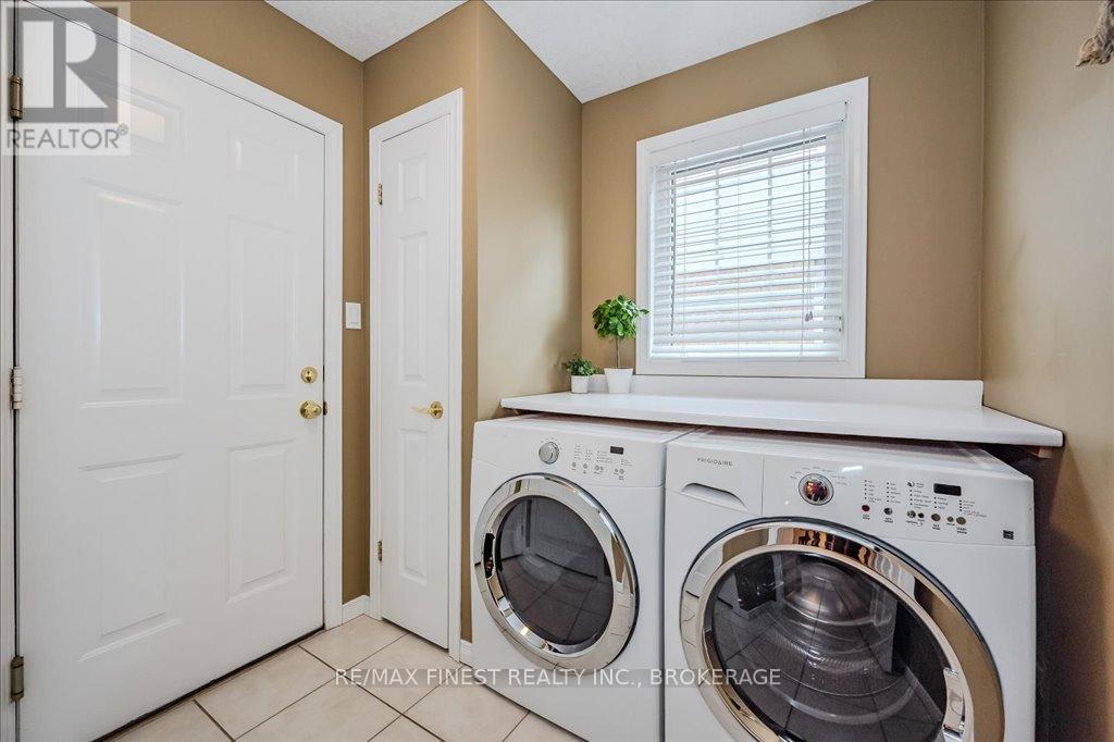 212 Summerfield Drive, Guelph, Ontario  N1L 1L3 - Photo 22 - X12043565