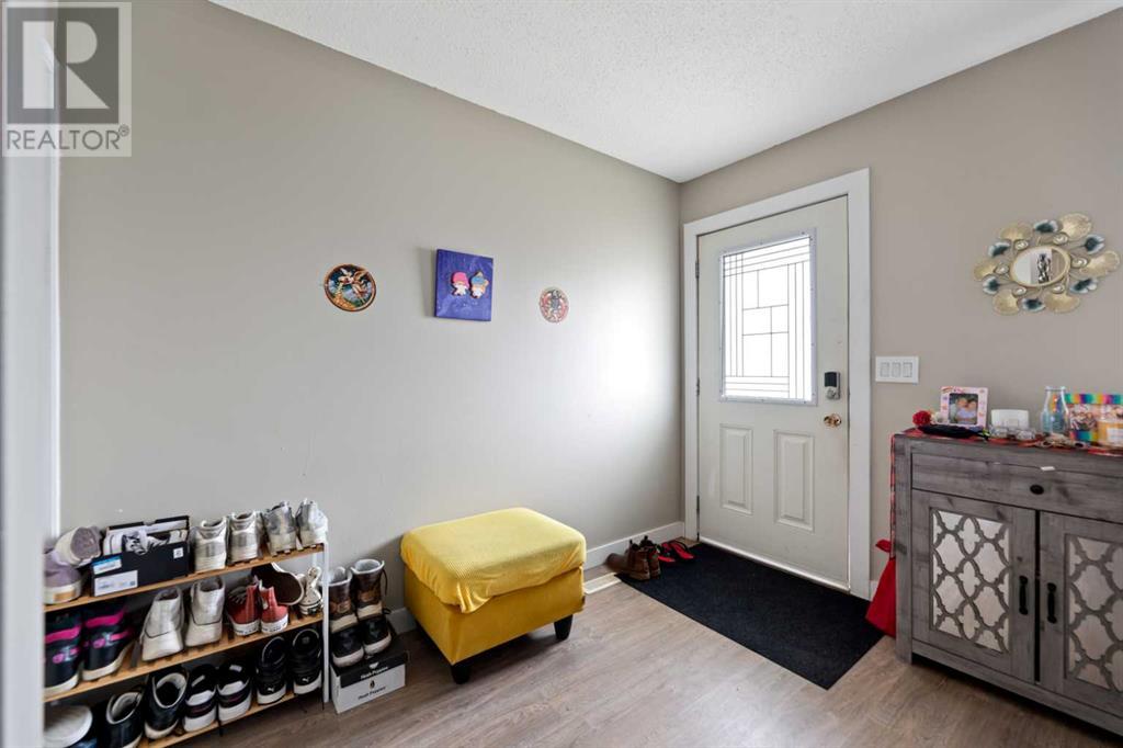 Property at 565 ABOYNE Crescent NE image 4