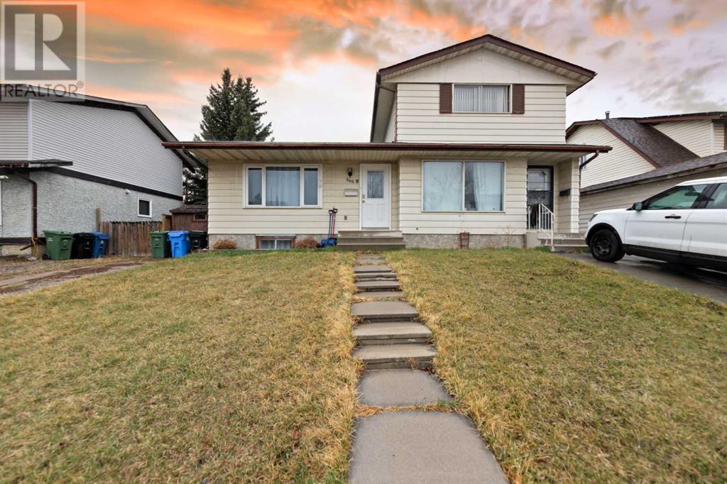 Property at 565 ABOYNE Crescent NE image 1