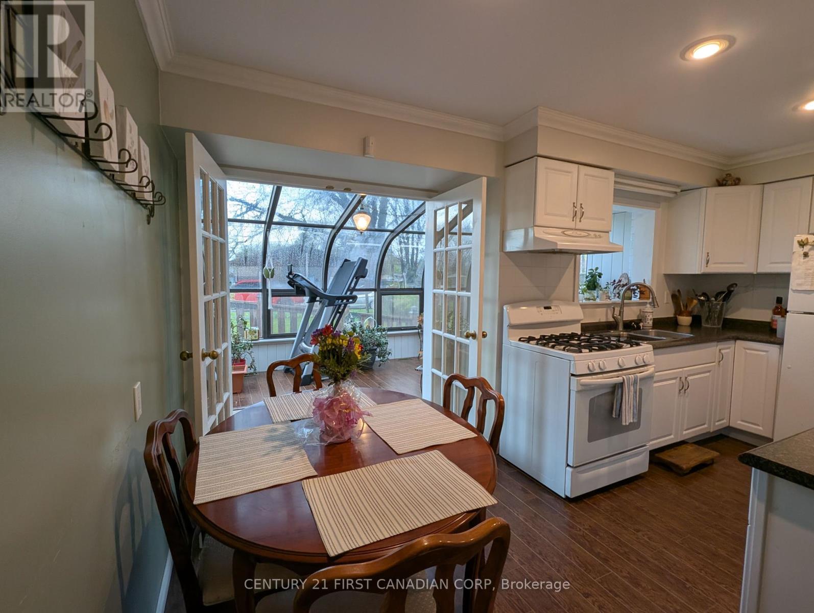 336 Drury Lane, Strathroy-Caradoc, Ontario  N7G 3G1 - Photo 6 - X12118652