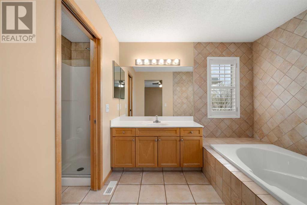 1076 Prestwick Circle Se, Calgary, Alberta  T2Z 3M2 - Photo 14 - A2215301
