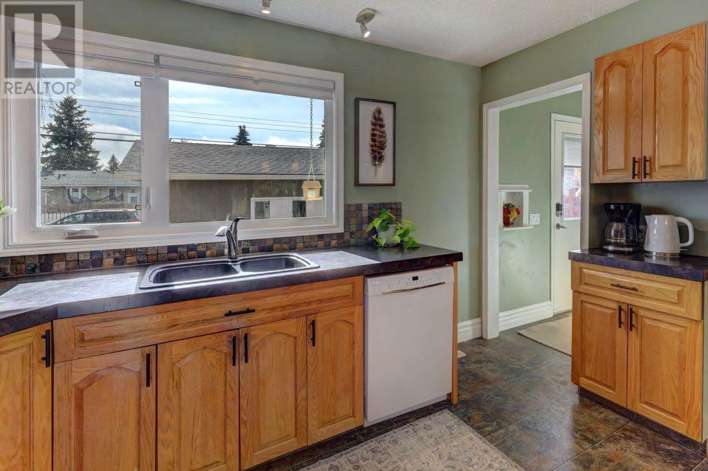 Property at 36 Allandale Close SE image 5