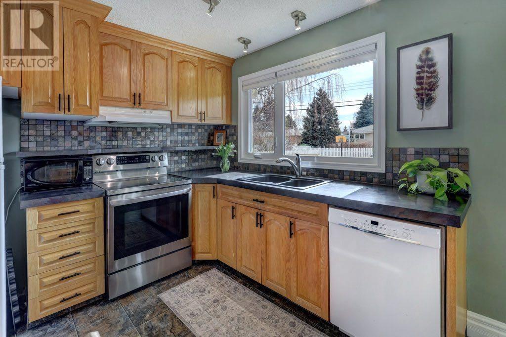 Property at 36 Allandale Close SE image 4