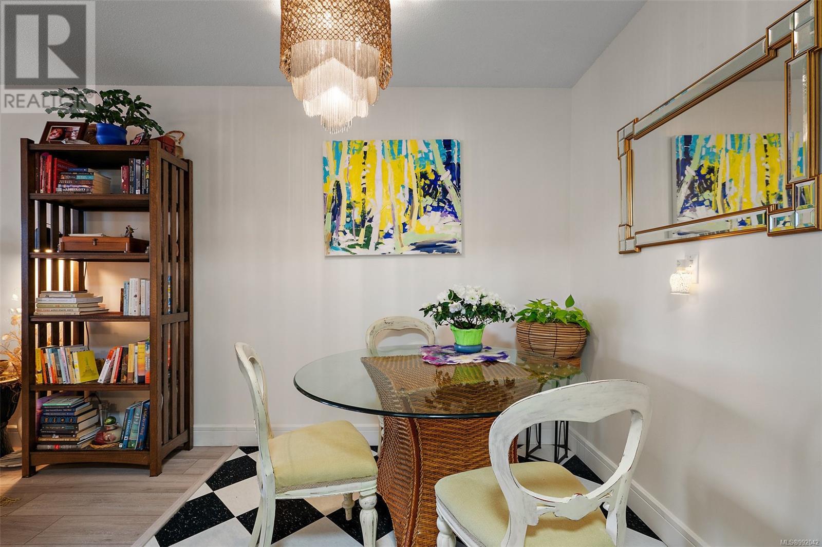 Property at 314 964 Heywood Ave image 4