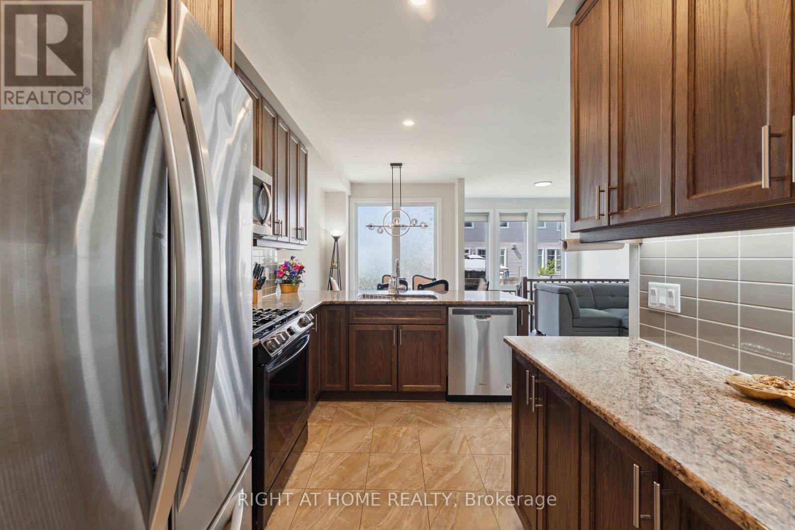 819 Miikana Road, Ottawa, Ontario  K1X 0G5 - Photo 11 - X12140489