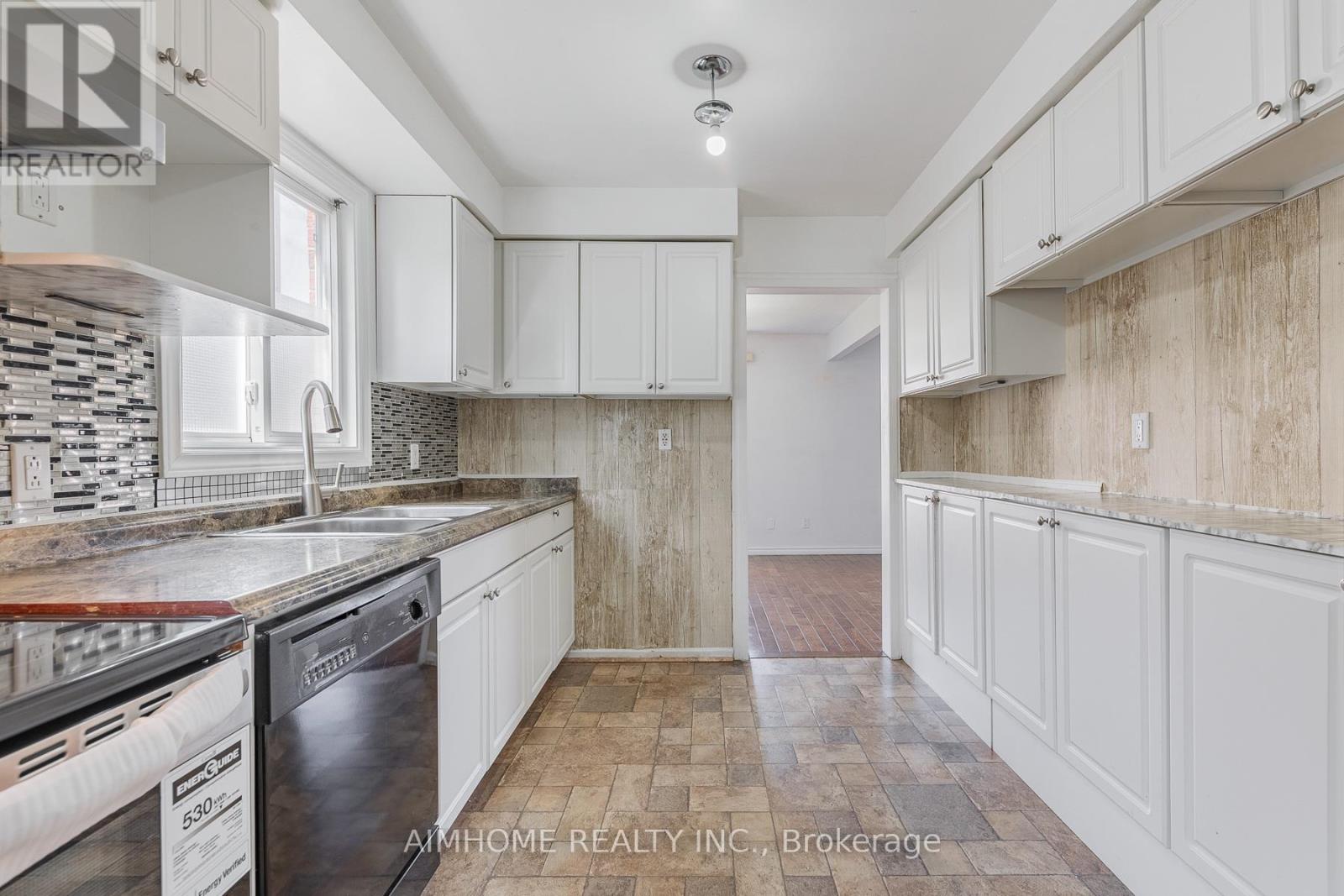 92 Bay Hill Drive, Vaughan, Ontario  L4K 1G9 - Photo 14 - N12140485