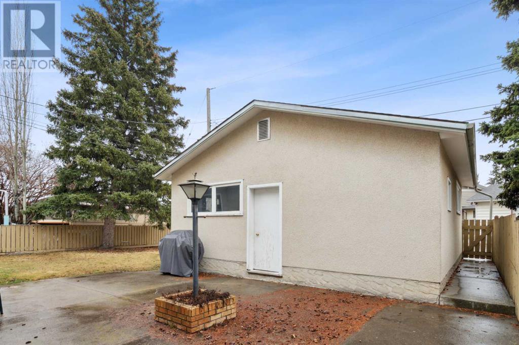 11 Gissing Drive Sw, Calgary, Alberta  T3E 4V6 - Photo 35 - A2201974