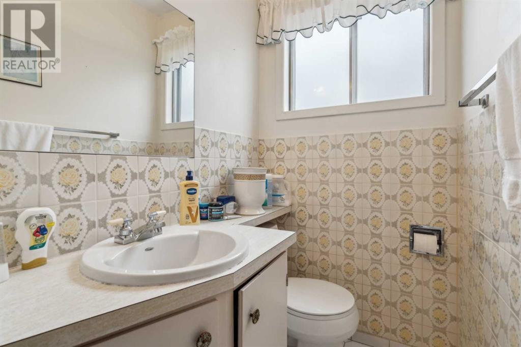 11 Gissing Drive Sw, Calgary, Alberta  T3E 4V6 - Photo 17 - A2201974