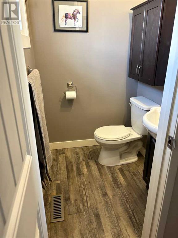 116 Queen Tamara Road Se, Calgary, Alberta  T2J 4E9 - Photo 12 - A2213363