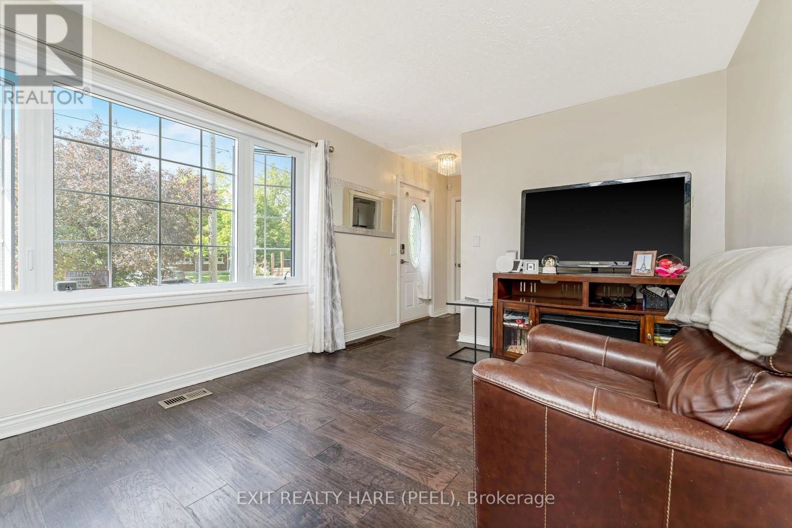 37 Mccaul Street, Brampton, Ontario  L6V 1J1 - Photo 11 - W12131996