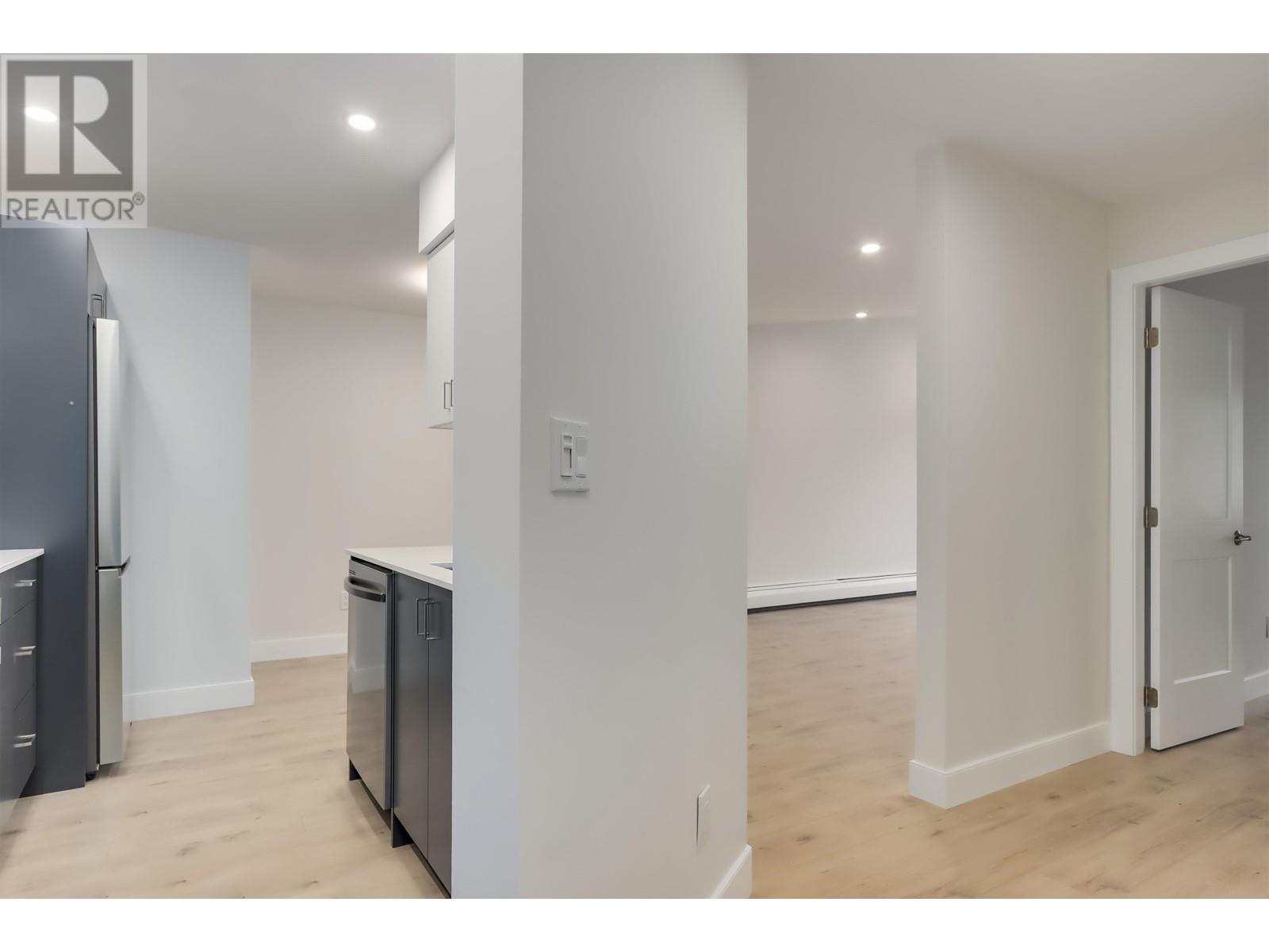 305 2910 Ontario Street, Vancouver, British Columbia  V5T 2Y6 - Photo 3 - R2999766