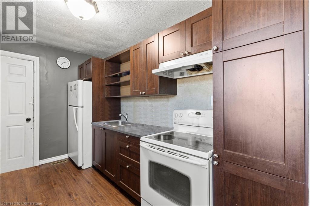 18 Lancaster Avenue, St. Catharines, Ontario  L2R 2R8 - Photo 6 - 40698504