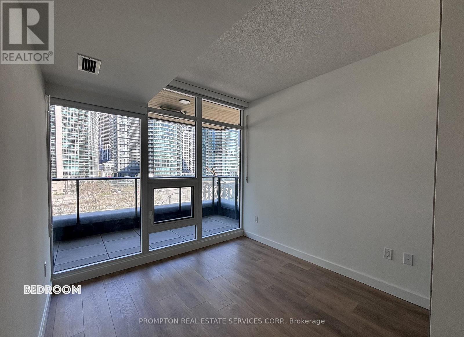 302 - 1 Concord Cityplace Way, Toronto, Ontario  M5V 0X3 - Photo 8 - C12140510