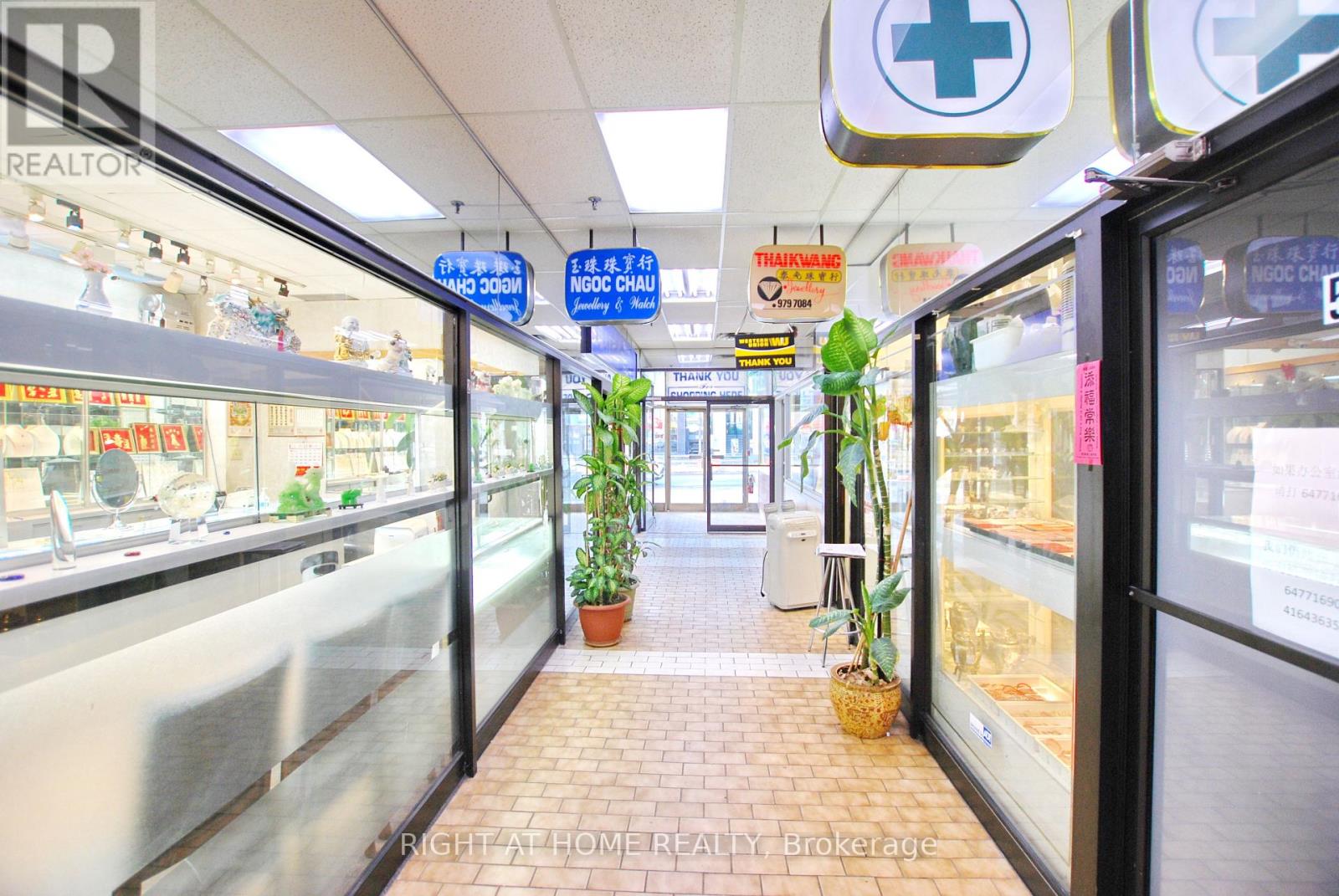 2&4 - 301 Spadina Avenue, Toronto, Ontario  M5T 2E6 - Photo 3 - C12140524