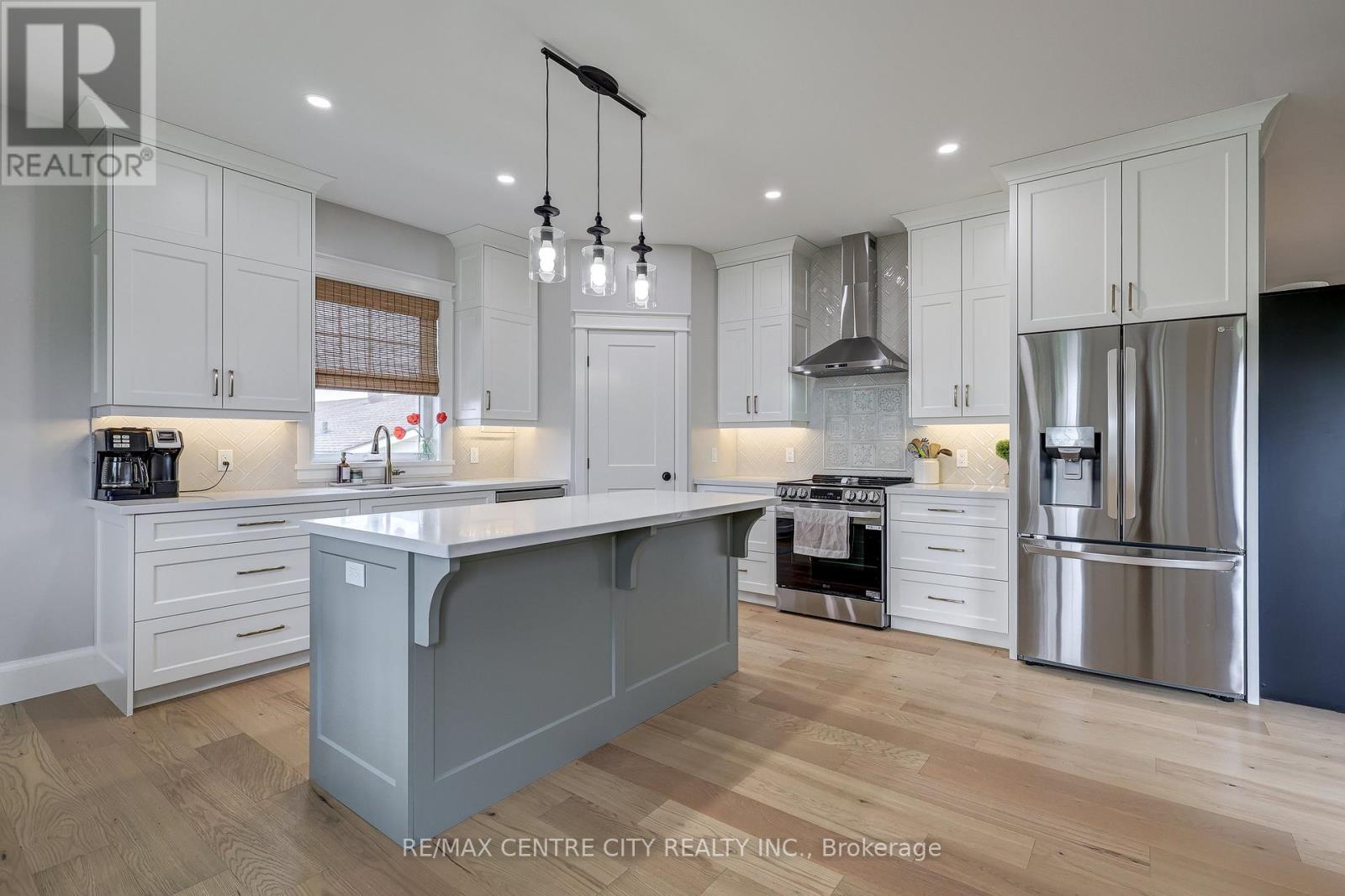 8 Oak Street, Bayham (Vienna), Ontario  N0J 1Z0 - Photo 11 - X12140558