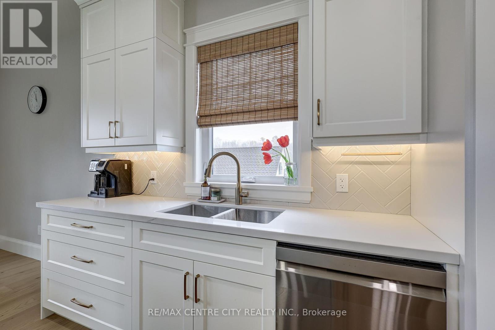 8 Oak Street, Bayham (Vienna), Ontario  N0J 1Z0 - Photo 12 - X12140558