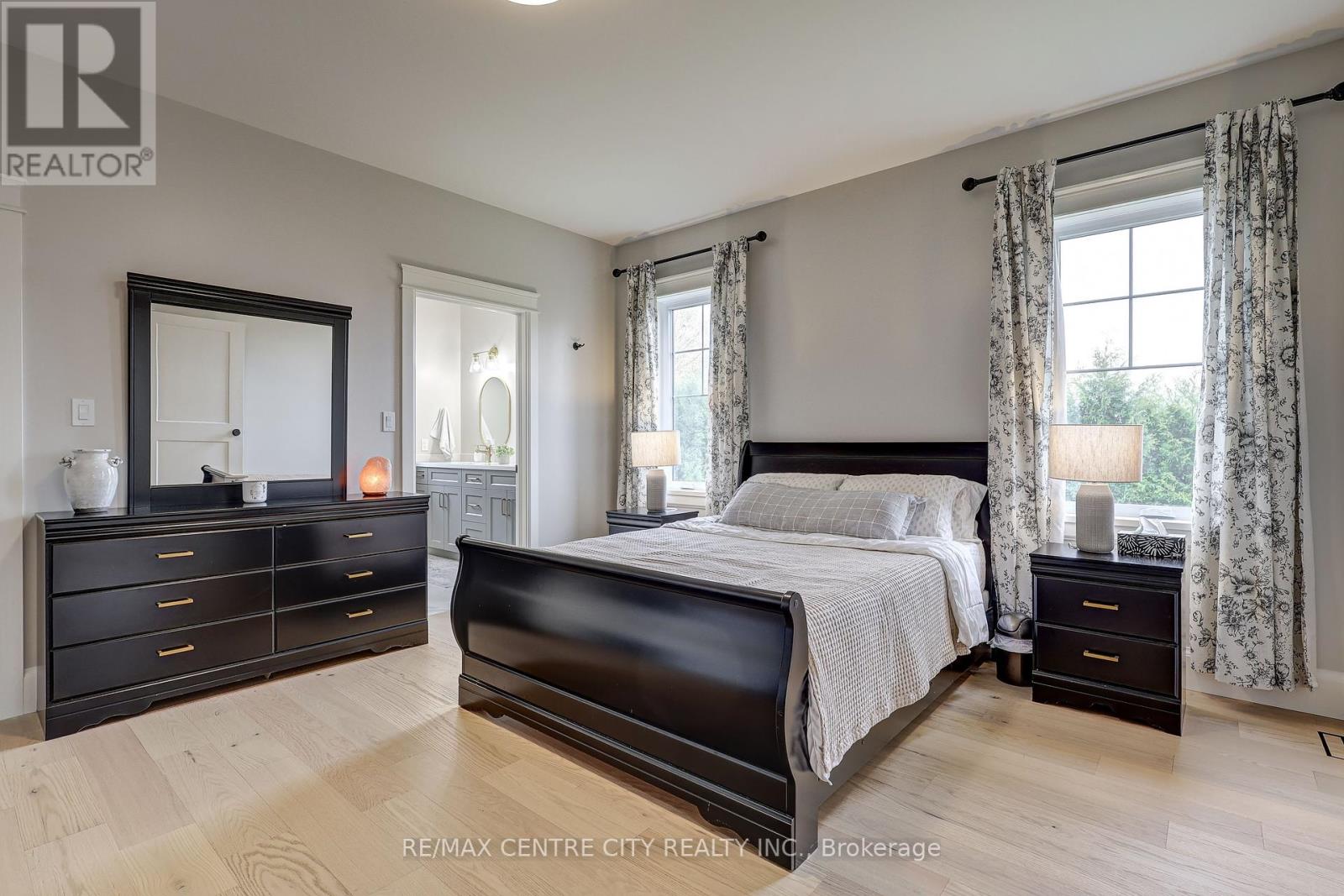 8 Oak Street, Bayham (Vienna), Ontario  N0J 1Z0 - Photo 14 - X12140558