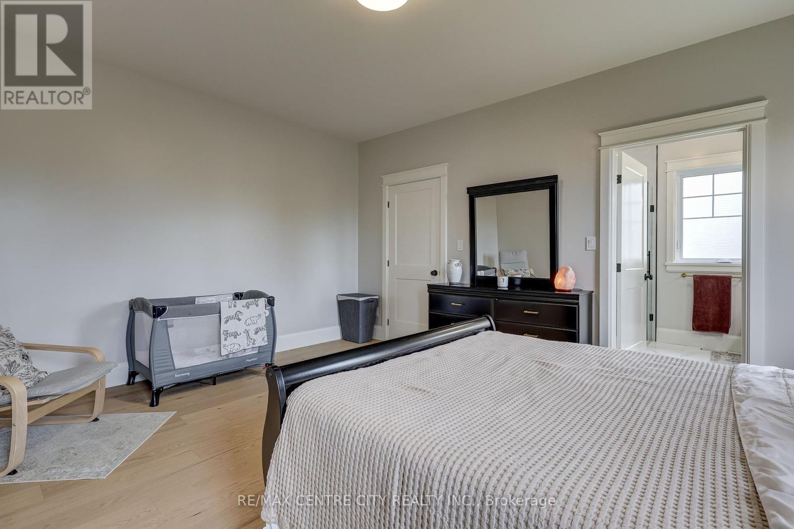 8 Oak Street, Bayham (Vienna), Ontario  N0J 1Z0 - Photo 15 - X12140558