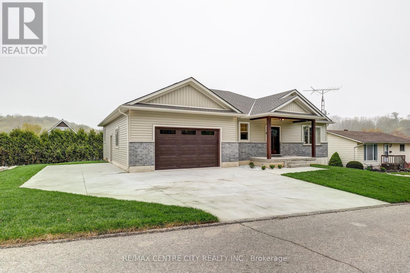 8 Oak Street, Bayham (Vienna), Ontario  N0J 1Z0 - Photo 2 - X12140558