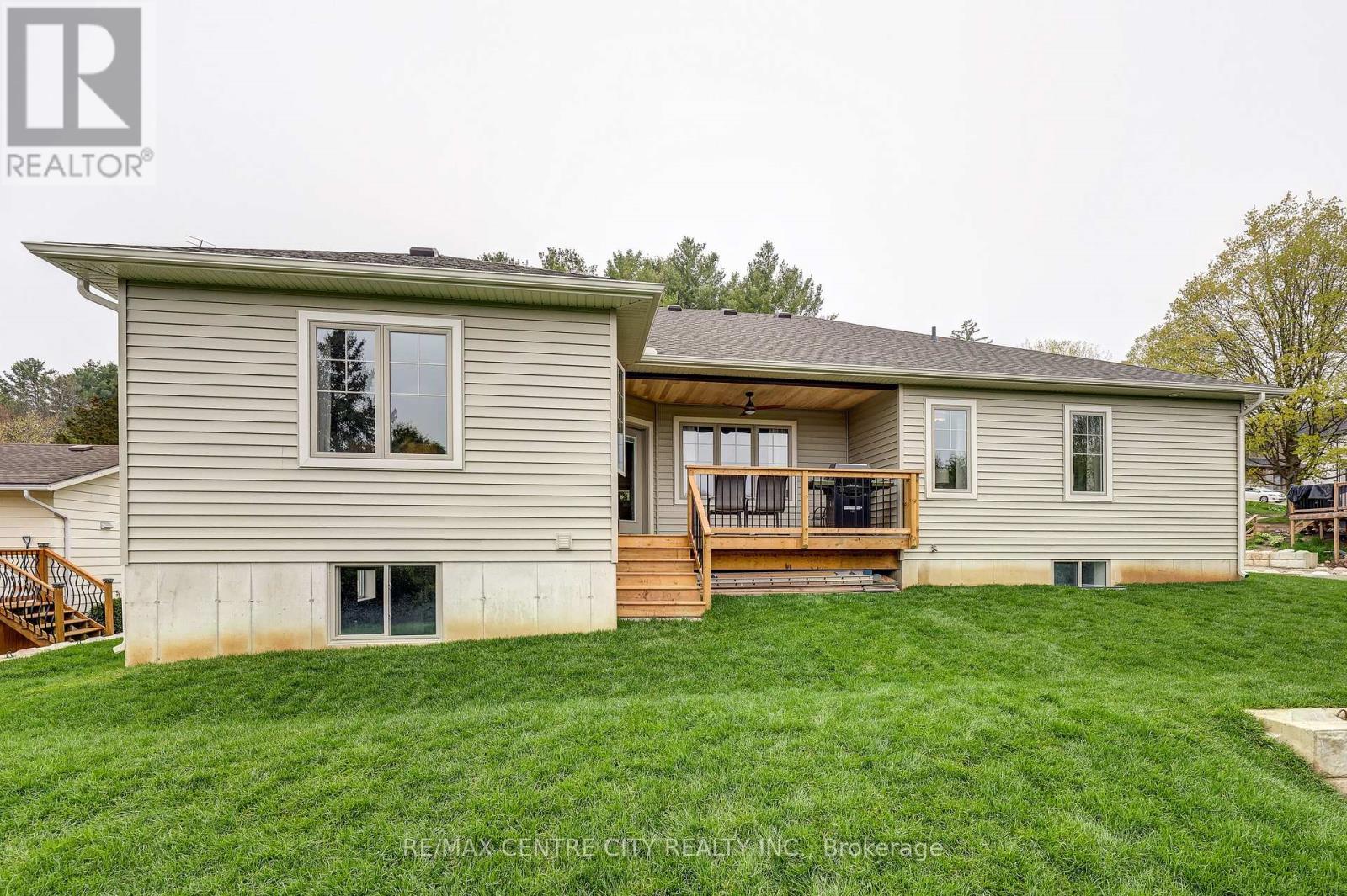 8 Oak Street, Bayham (Vienna), Ontario  N0J 1Z0 - Photo 32 - X12140558