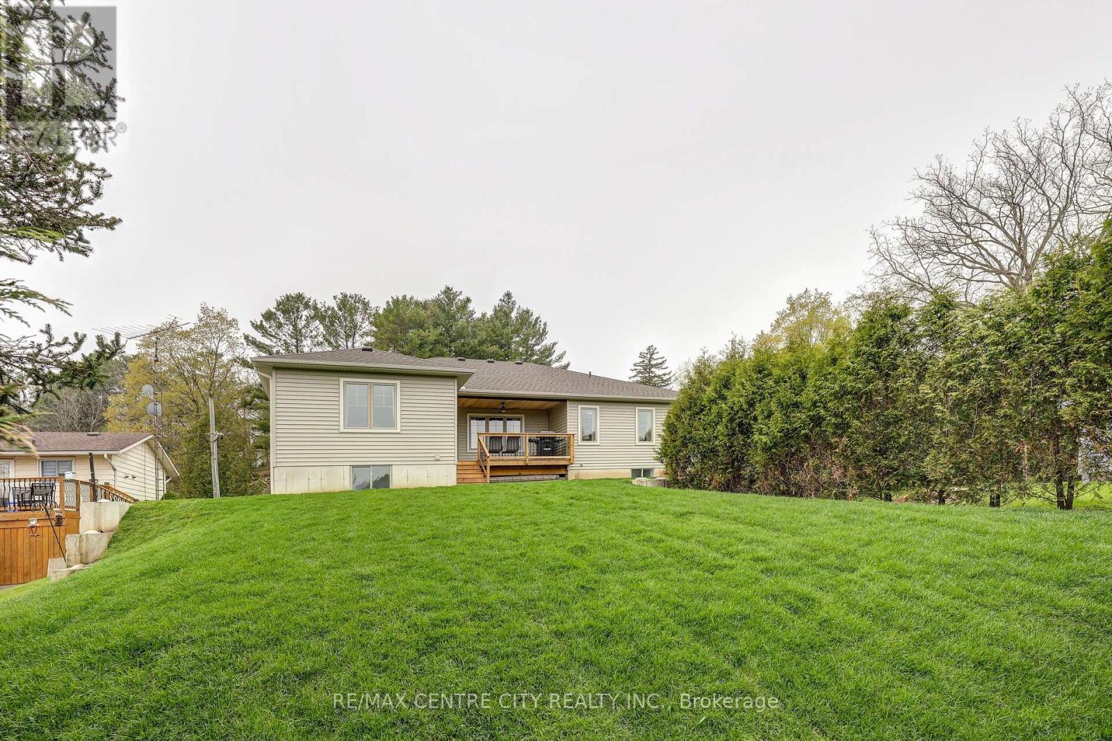 8 Oak Street, Bayham (Vienna), Ontario  N0J 1Z0 - Photo 33 - X12140558