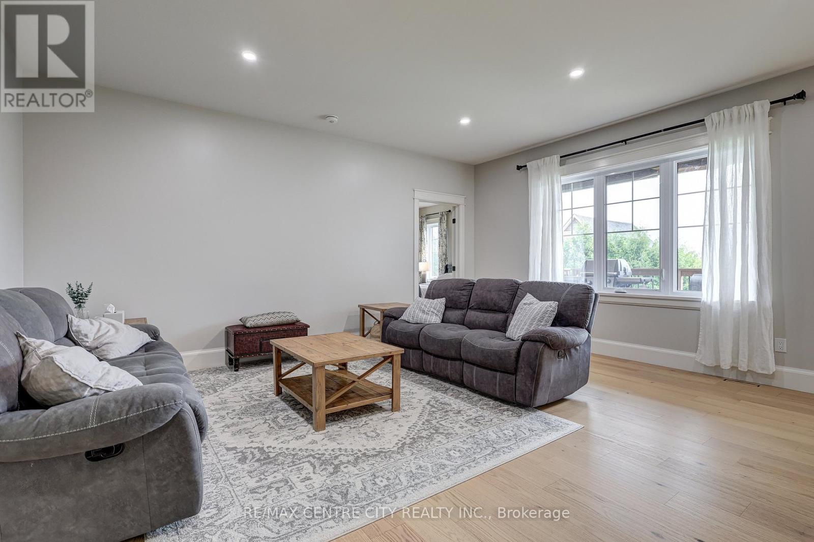 8 Oak Street, Bayham (Vienna), Ontario  N0J 1Z0 - Photo 6 - X12140558