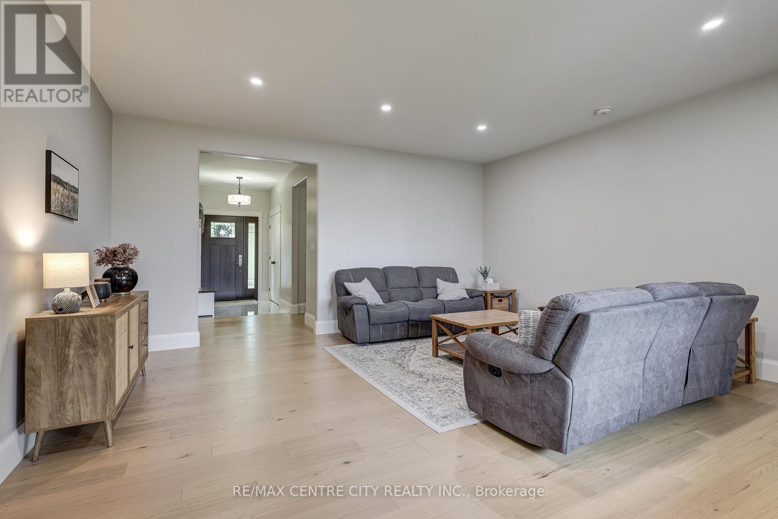 8 Oak Street, Bayham (Vienna), Ontario  N0J 1Z0 - Photo 8 - X12140558