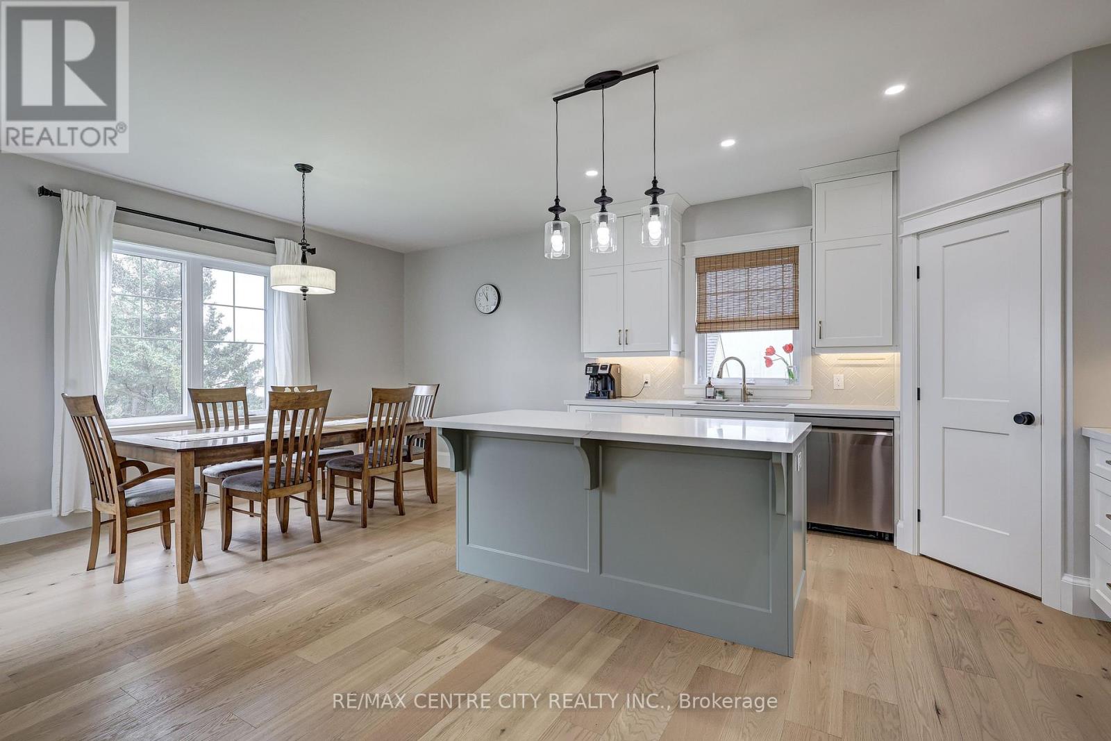 8 Oak Street, Bayham (Vienna), Ontario  N0J 1Z0 - Photo 9 - X12140558