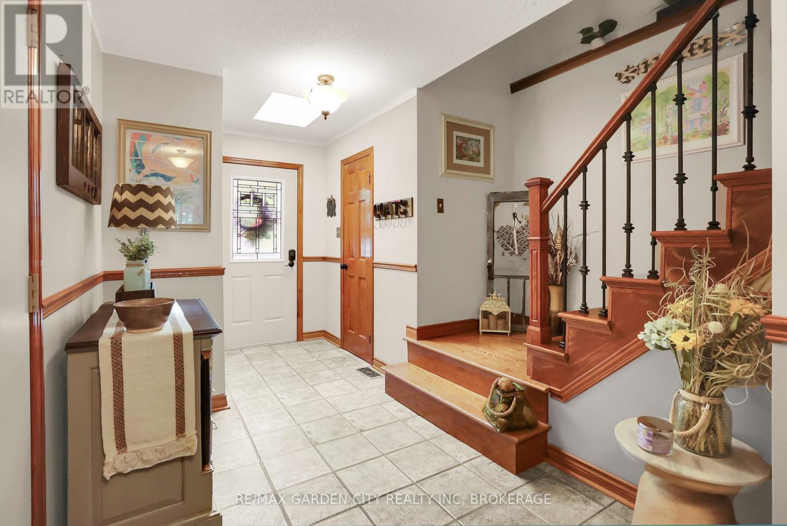 Property at 8 LAMPMAN CRESCENT image 2