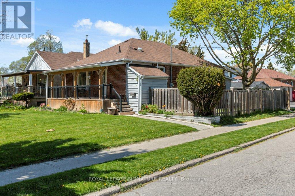Property at 46 ILFRACOMBE CRESCENT image 4