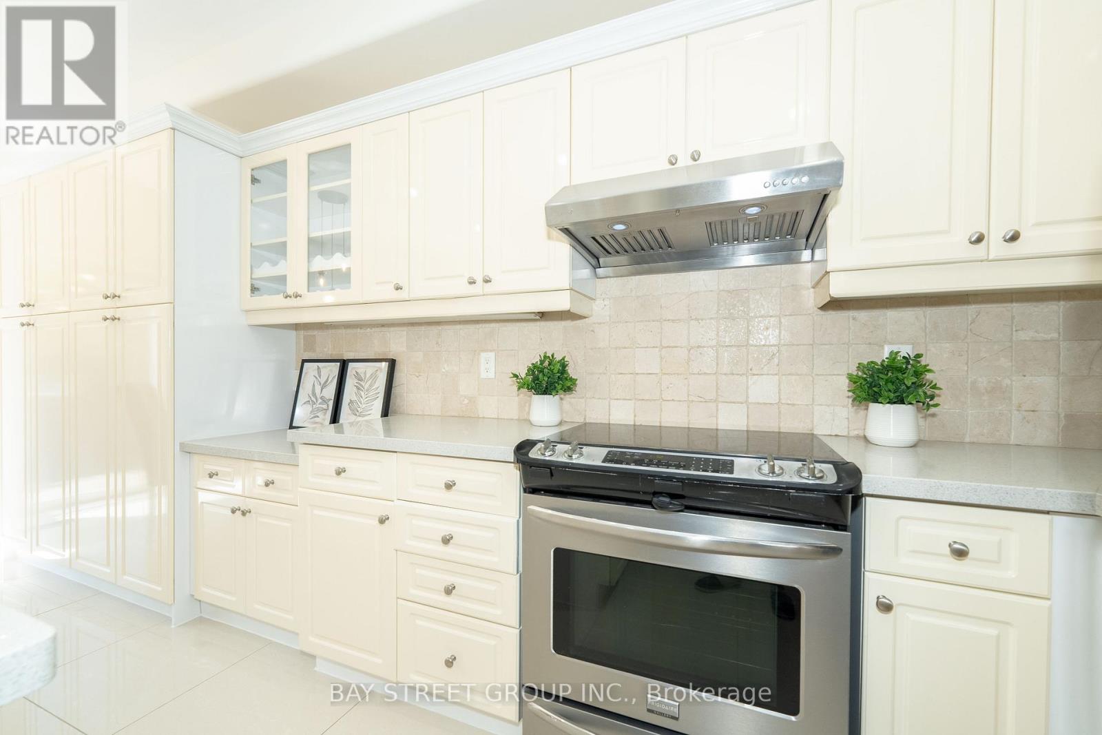68 Sapphire Drive, Richmond Hill, Ontario  L4S 2E6 - Photo 10 - N12140527